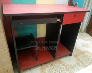 কম্পিউটার টেবিল