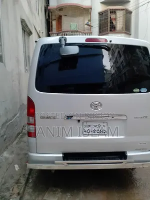 Toyota HiAce 2017 Silver