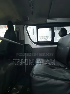 টয়োটা হায়েস ২০১৭ সিলভার