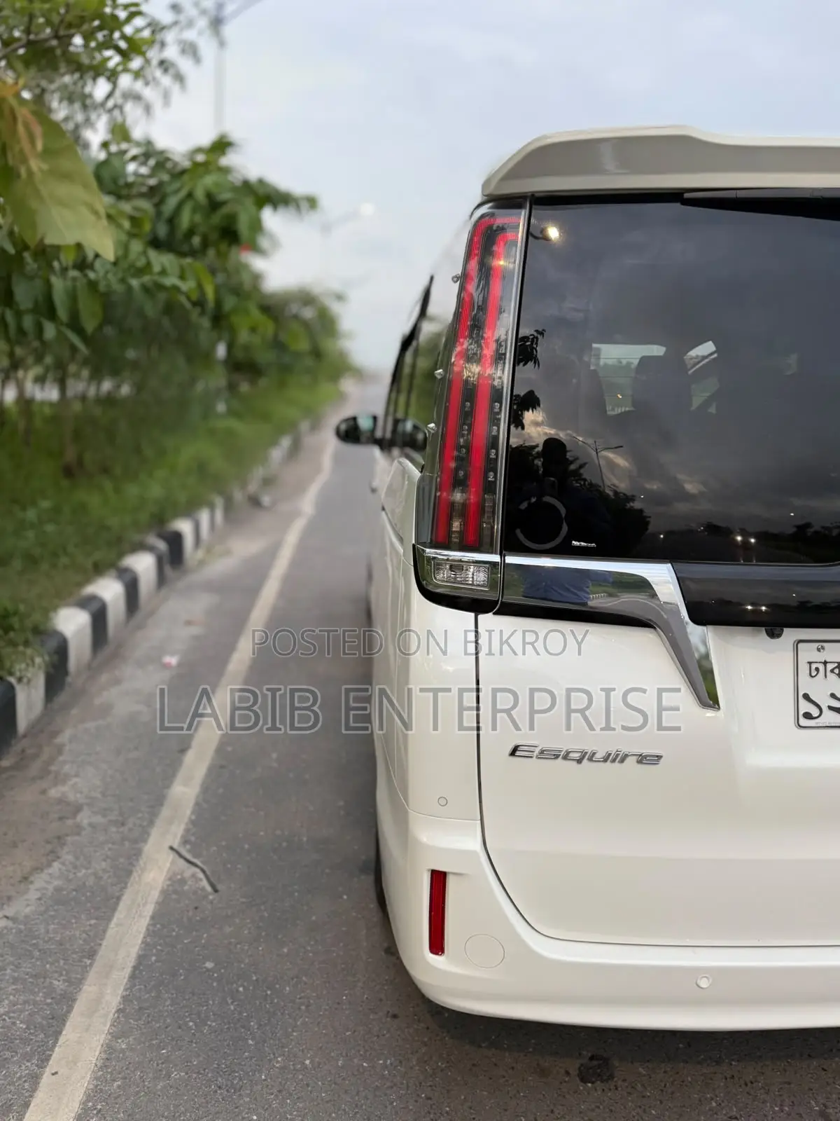 টয়োটা এসকুইর ২.০ এফডব্লিউডি (৭ সিটার) ২০২০ সাদা