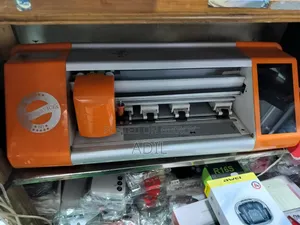 মোবাইল স্টিকার কাটিং মেশিন