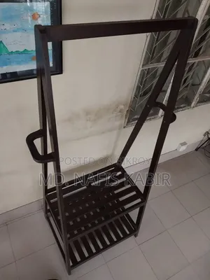 ক্লোথ হ্যাঙ্গার