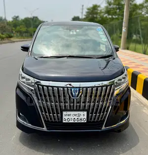 টয়োটা এসকুইয়ার ১.৮ ফ্রন্ট-হুইল ড্রাইভ হাইব্রিড (৭ সিটার) ২০১৮ ব্ল্যাক