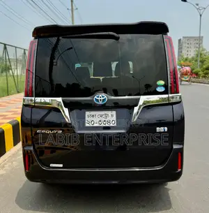 টয়োটা এসকুইয়ার ১.৮ ফ্রন্ট-হুইল ড্রাইভ হাইব্রিড (৭ সিটার) ২০১৮ ব্ল্যাক