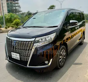 টয়োটা এসকোয়ার ১.৮ এফডব্লিউডি হাইব্রিড (৭ সিটার) ২০১৮ কালো