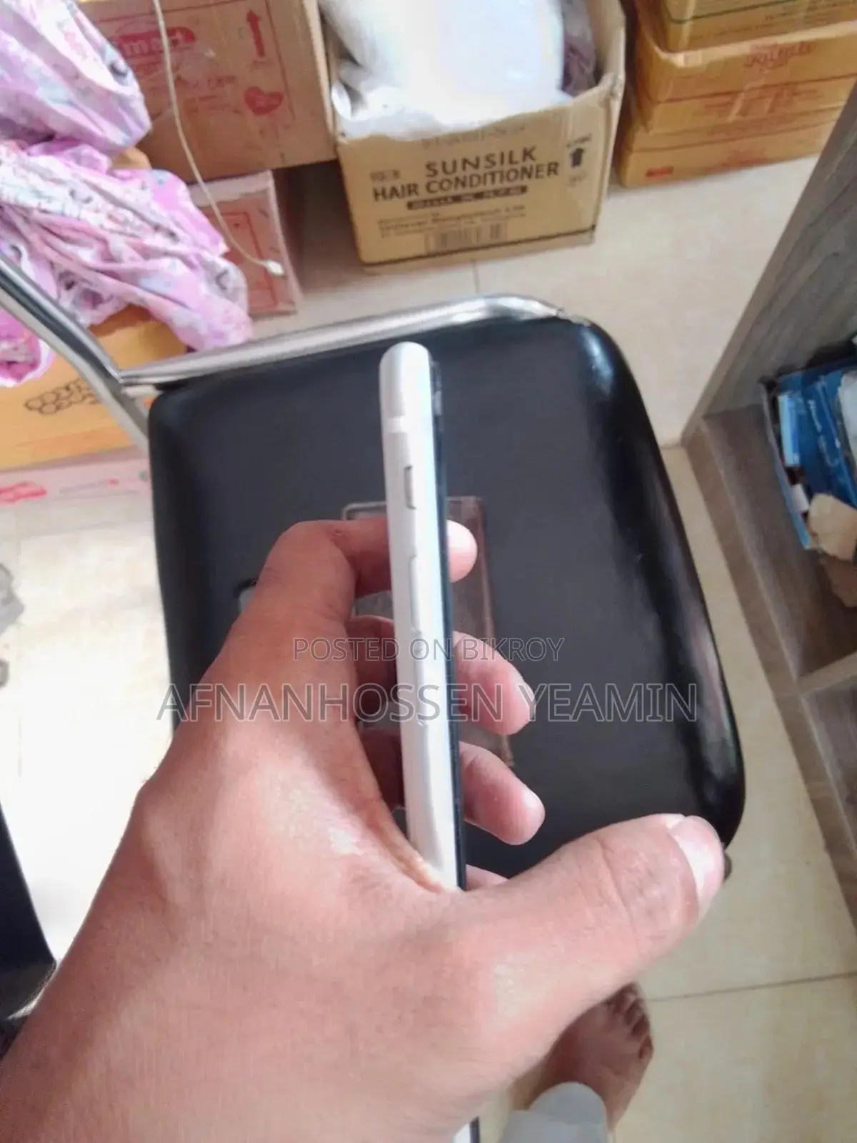 অ্যাপল আইফোন এসই (২০২০) ৬৪ জিবি সাদা
