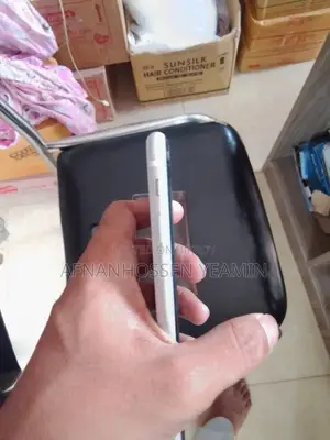 অ্যাপল আইফোন এসই (২০২০) ৬৪ জিবি সাদা