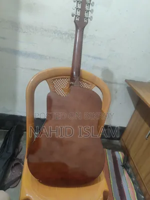 অ্যাকোস্টিক কাটঅ্যাওয়ে গিটার