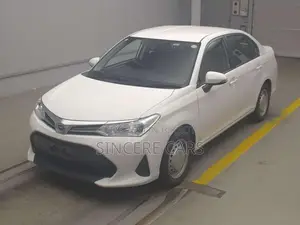 টয়োটা এক্সিও ২০২১ সাদা