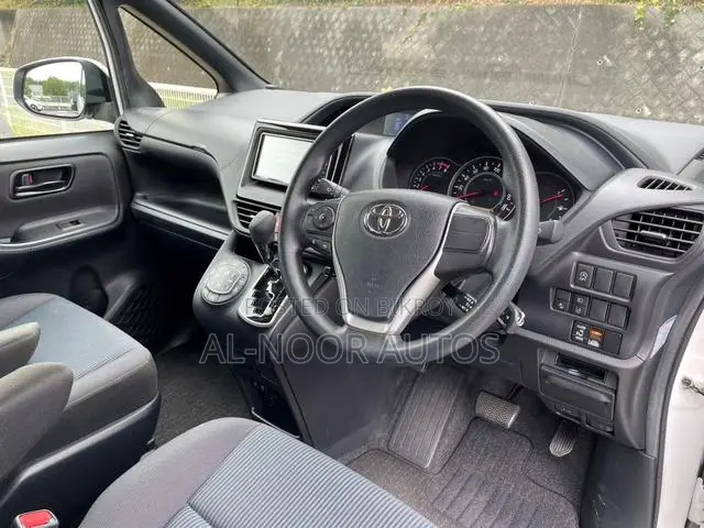 Toyota Noah 2021 Pearl