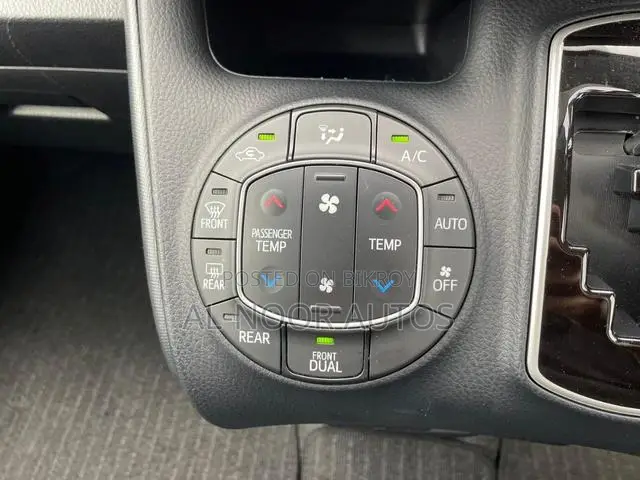 Toyota Noah 2021 Pearl