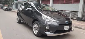 টয়োটা অ্যাকোয়া ২০১৩ গ্রে