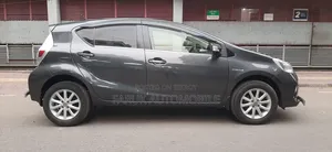 টয়োটা অ্যাকোয়া ২০১৩ গ্রে