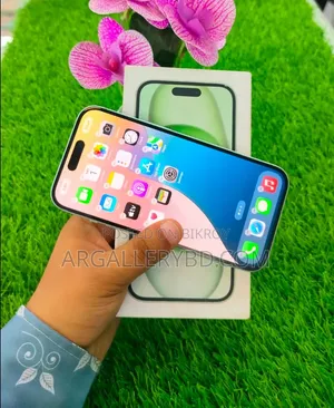Apple iPhone 15 128 GB Green