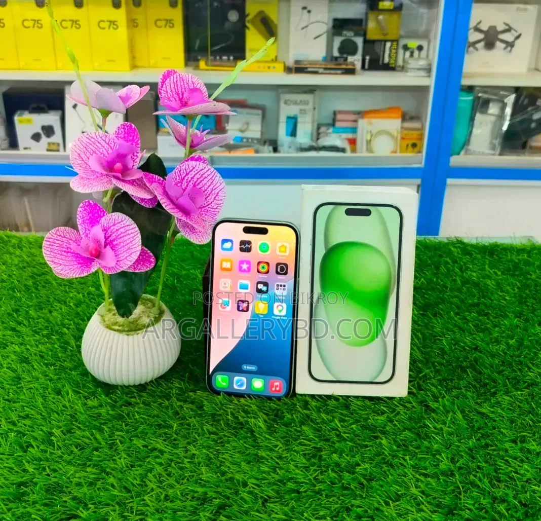 Apple iPhone 15 128 GB Green