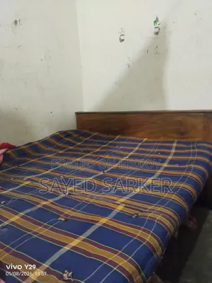একটি সিঙ্গেল খাট জাজিম সহ বিক্রি করা হবে