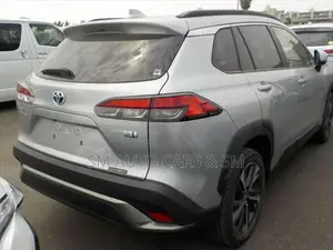 টয়োটা করোল্লা ক্রস ২০২১ সিলভার