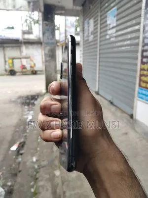 অ্যাপল আইফোন এক্সএস ৬৪ জিবি ব্ল্যাক