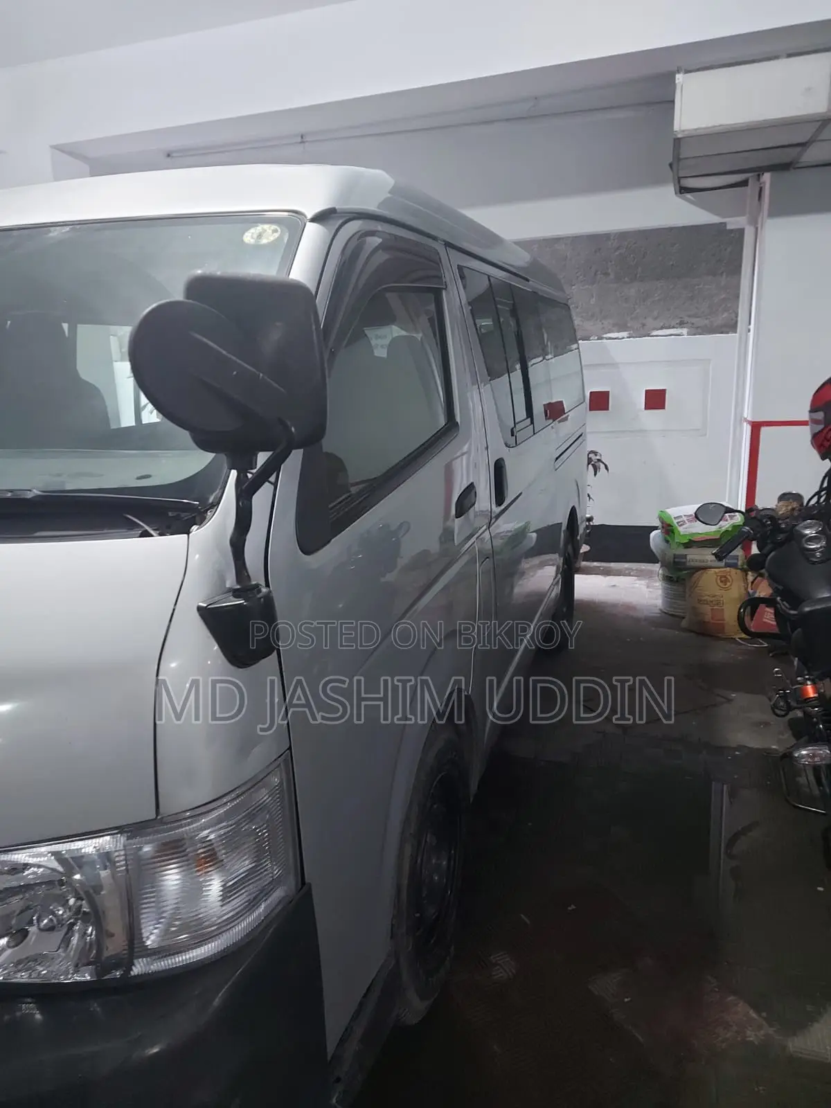 Toyota HiAce 2005 Silver