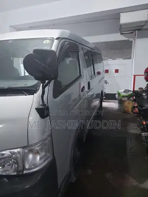 Toyota HiAce 2005 Silver
