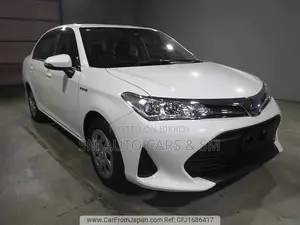 টয়োটা অ্যাক্সিও ২০২১ সাদা