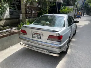 টয়োটা করিনা ১৯৯৬ সিলভার
