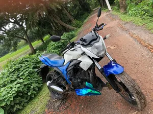সুজুকি জিক্সার ২০১৬ সাদা