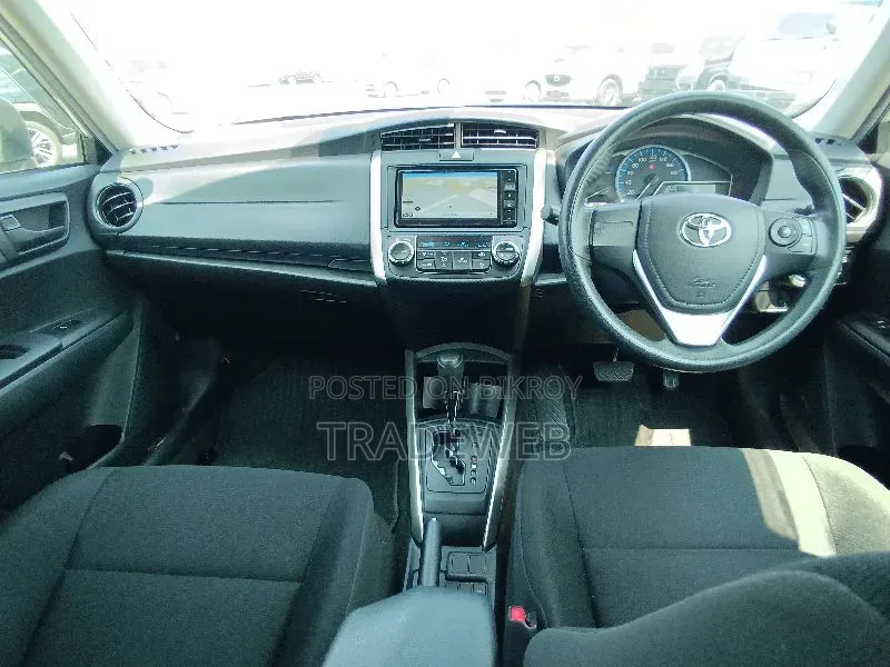 Toyota Corolla Fielder 2021 White