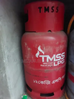 ১২ কেজি খালি সিলিন্ডার এবং রেগুলেটর