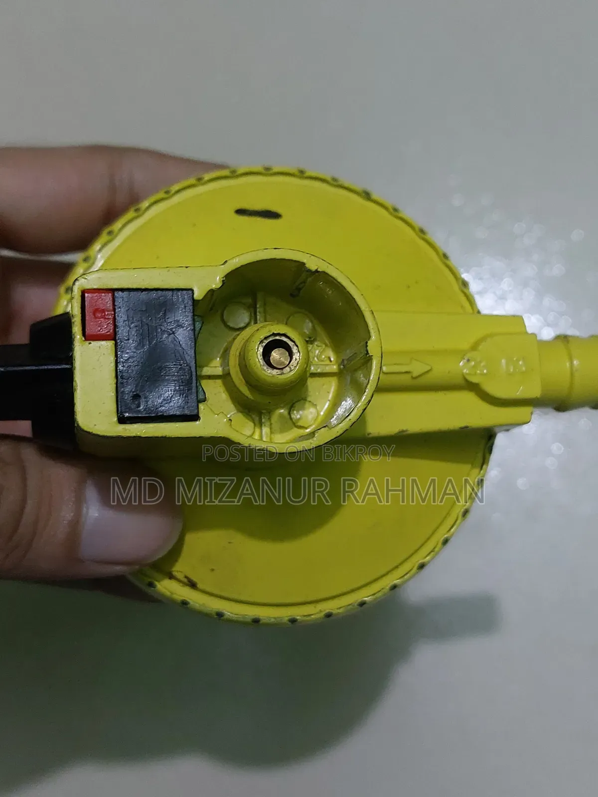 ১২ কেজি খালি সিলিন্ডার এবং রেগুলেটর
