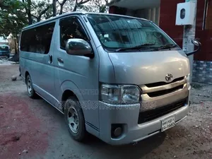 Toyota HiAce 2018 Silver