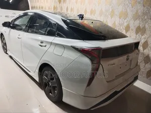 Toyota Prius 2018 Pearl