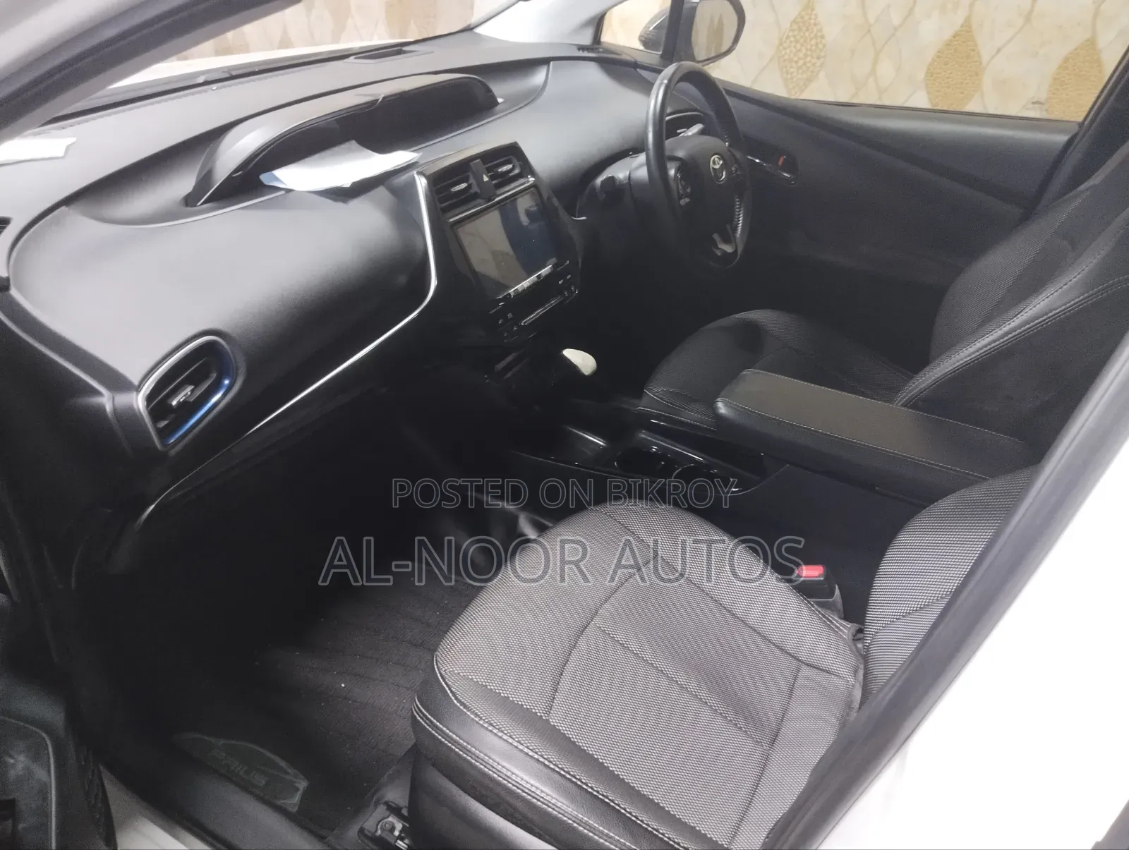 Toyota Prius 2018 Pearl