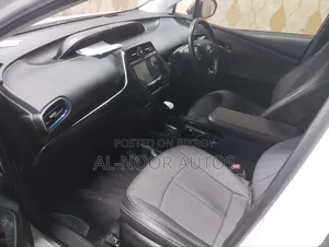 Toyota Prius 2018 Pearl