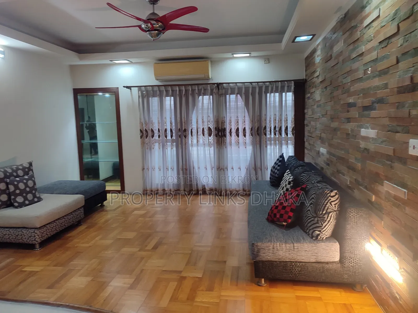 গুলশানে ভাড়ার জন্য আসবাবপত্রসহ ৪-বেডরুমের অ্যাপার্টমেন্ট