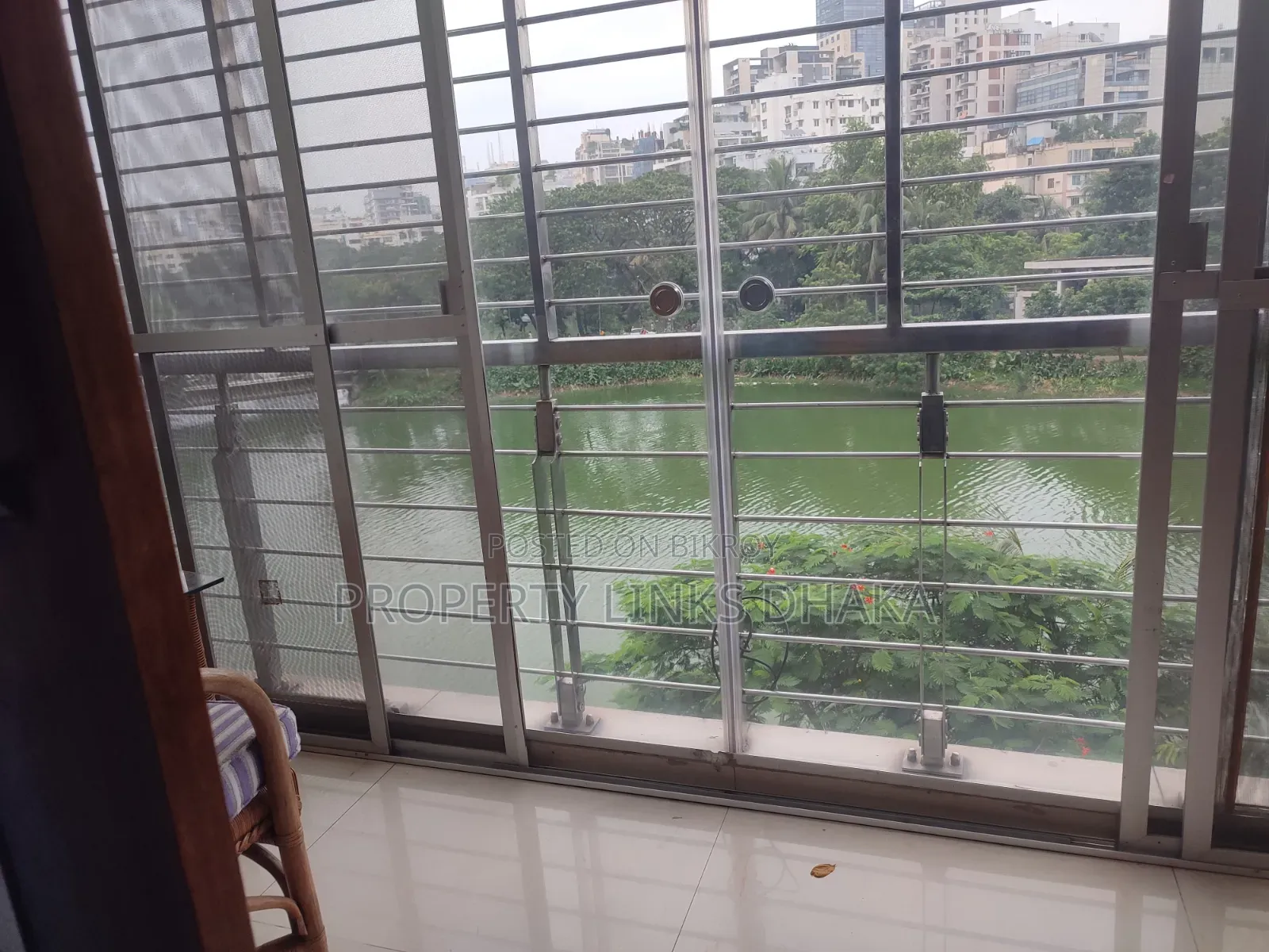 গুলশানে ভাড়ার জন্য আসবাবপত্রসহ ৪-বেডরুমের অ্যাপার্টমেন্ট