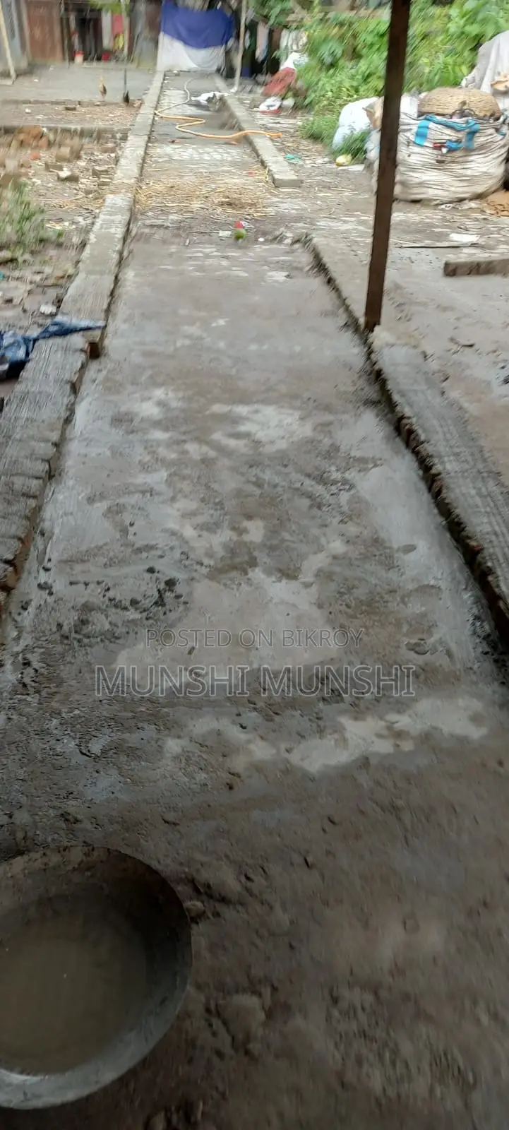 ৬ শতাংশ জমি বিক্রয় হবে। খাগদী বাসস্ট্যান্ড, মাদারীপুর