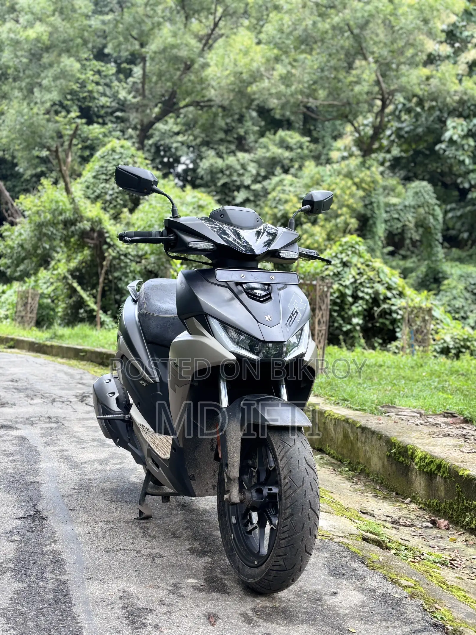 নতুন হিরো জুম ১২৫ ২০২৫ ব্ল্যাক
