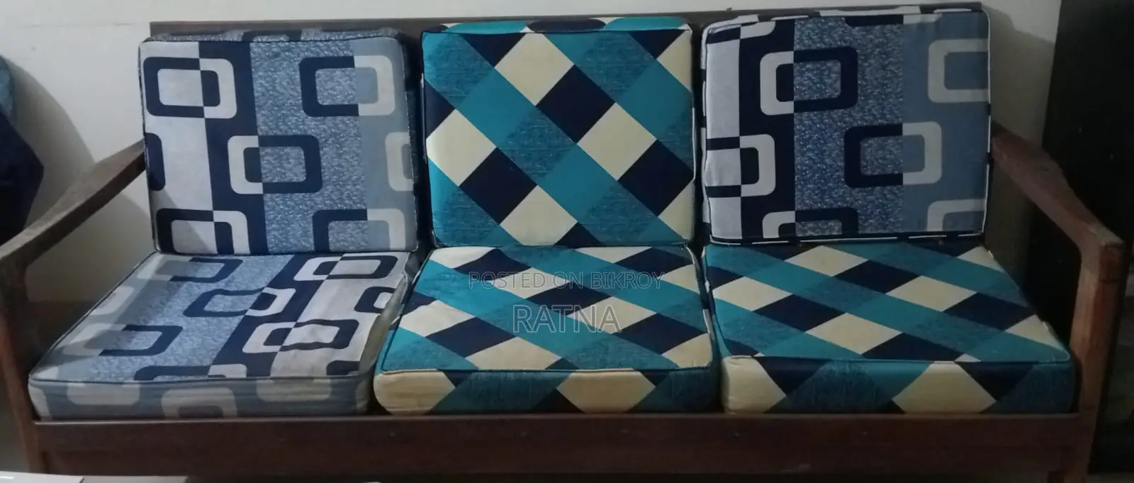 ব্যবহৃত কাঠের সোফার ফ্রেম - ভালো অবস্থা (কুশন ছাড়া)