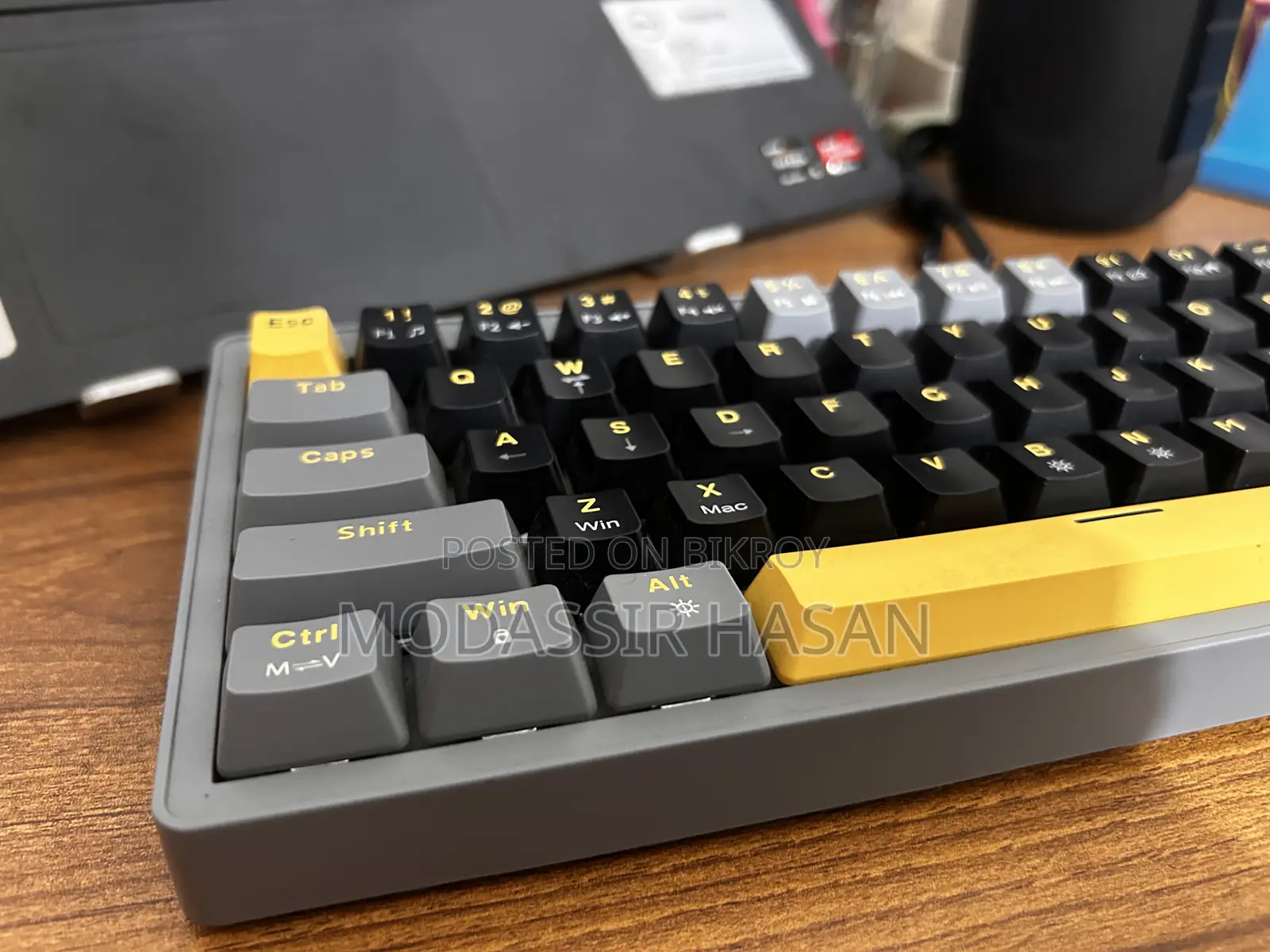 Zifriend AG68 Hot-Swappable Rainbow Backlit Mechanical Keyboard