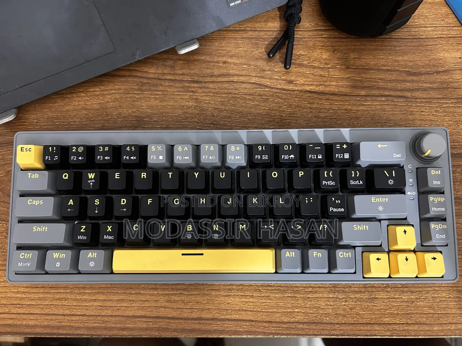 Zifriend AG68 Hot-Swappable Rainbow Backlit Mechanical Keyboard