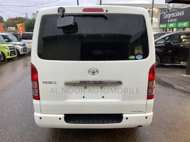 Toyota HiAce 2021 White
