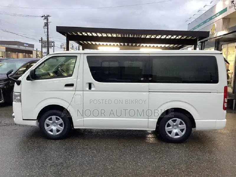 Toyota HiAce 2021 White