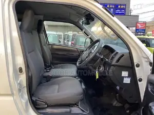 Toyota HiAce 2021 White