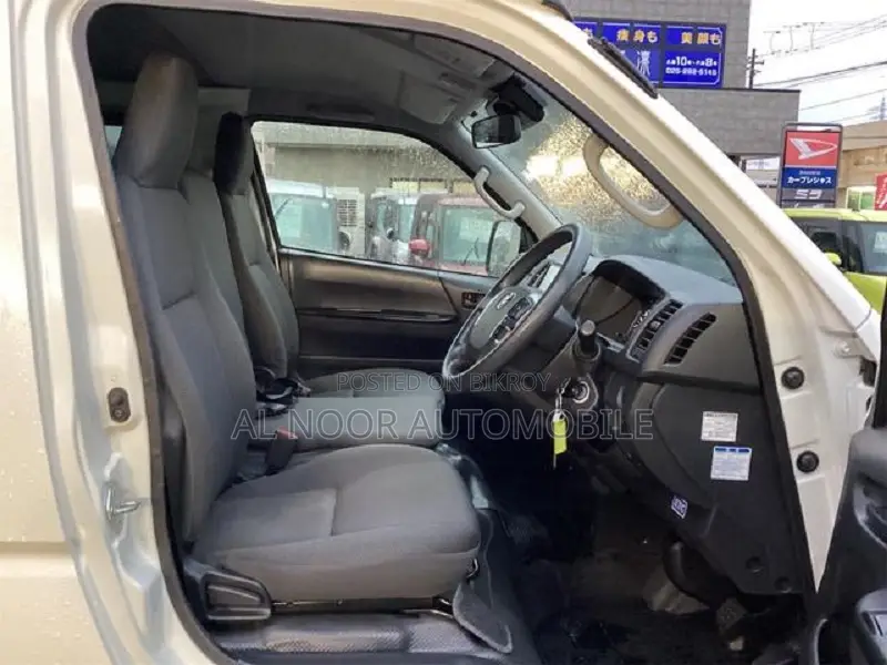 Toyota HiAce 2021 White