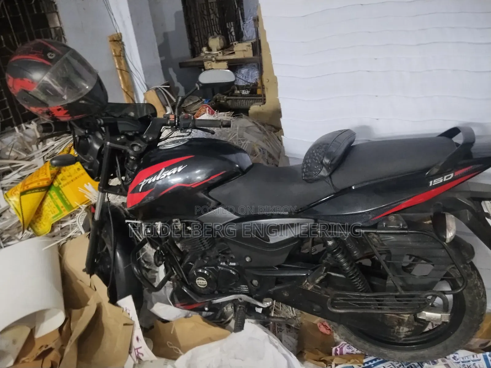 Bajaj Pulsar 220 F 2025 Black