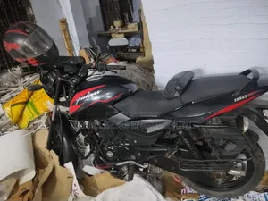 Bajaj Pulsar 220 F 2025 Black
