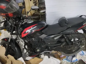 Bajaj Pulsar 220 F 2025 Black