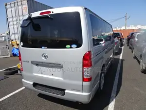 Toyota HiAce 2021 Silver