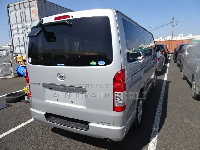 Toyota HiAce 2021 Silver